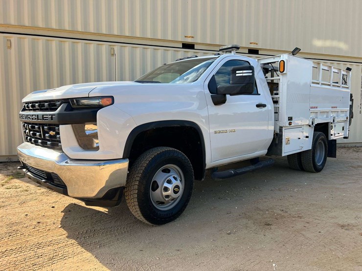 2021-chevrolet-3500hd-image-1