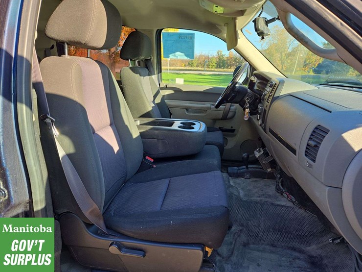 2012-chevrolet-silverado-2500hd-image-34