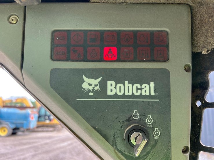 2004-bobcat-t180-image-17