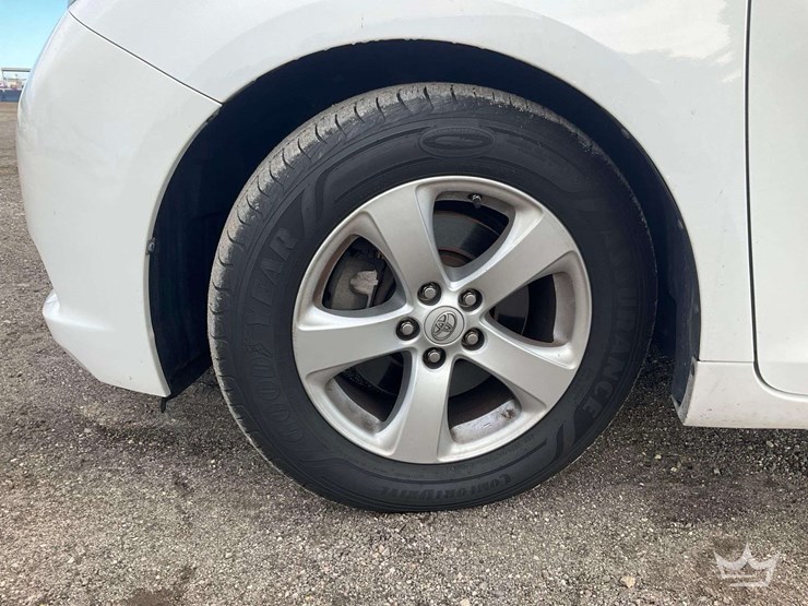 2013-toyota-sienna-image-25