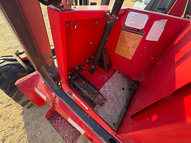 2004-moffett-m5500-image-8