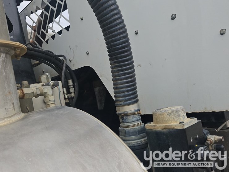 2012-vactor-2100-image-46