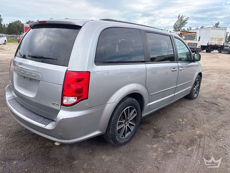 2017-dodge-grand-caravan-image-3
