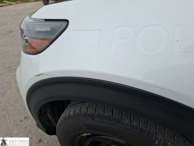 2021-ford-explorer-image-24
