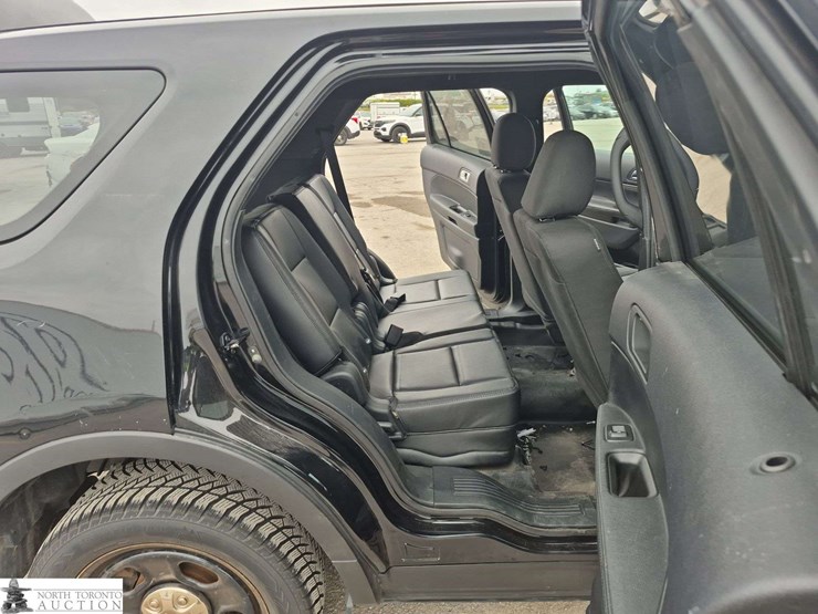 2019-ford-explorer-image-27