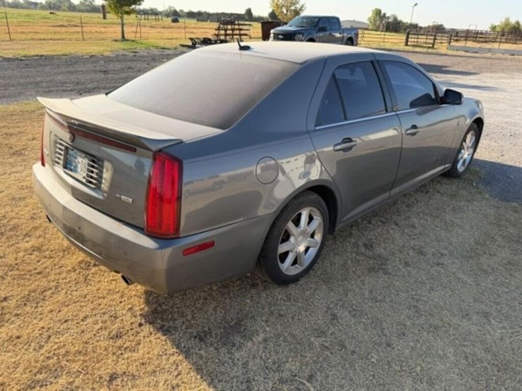 2005-cadillac-sts-car-image-4