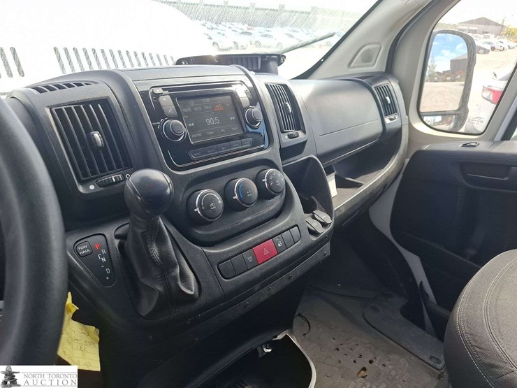 non-operable-2017-ram-promaster-cargo-van-image-11