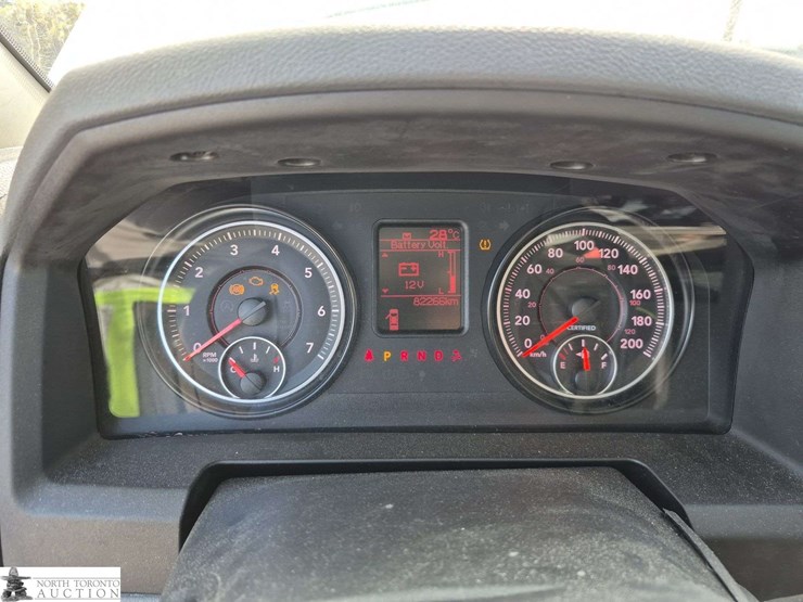 2015-dodge-1500-image-11