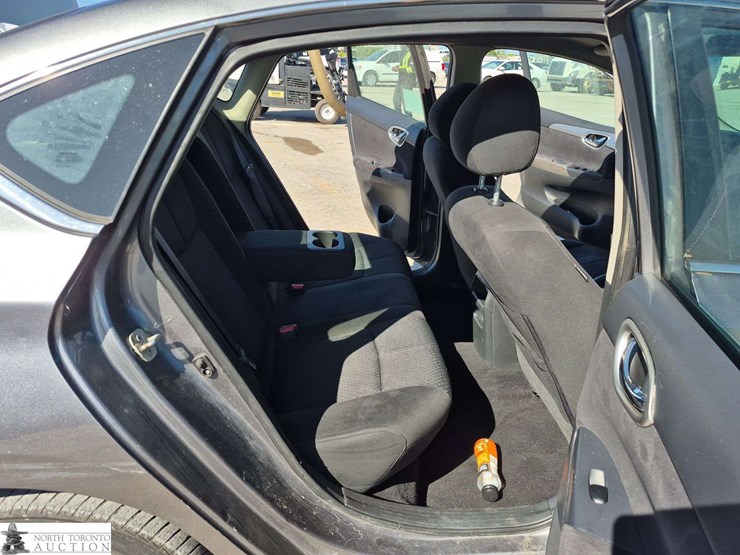 2018-nissan-sentra-sv-4dr-sedan-image-30