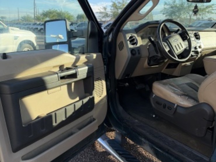 2011-ford-f350-image-25