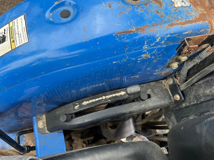 2015-new-holland-workmaster-37-image-28