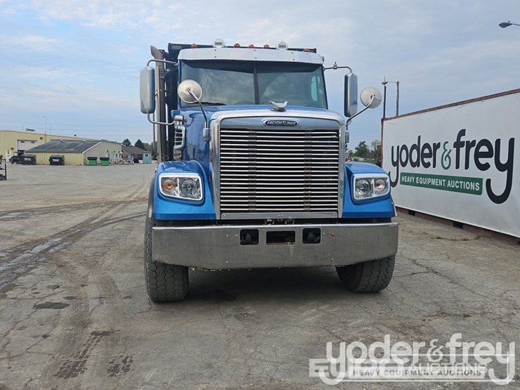 2019-freightliner-122sd-image-10