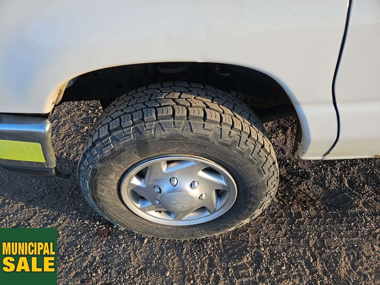 2014-ford-cargo-image-7
