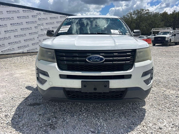 2016-ford-explorer-image-25