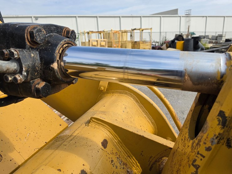 2007-caterpillar-953d-image-91