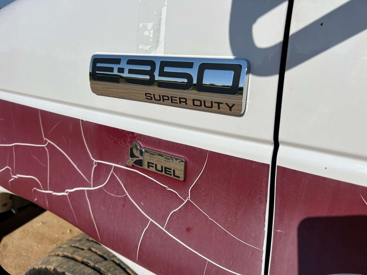2011-ford-e350-image-43