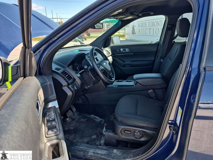 2017-ford-explorer-image-10
