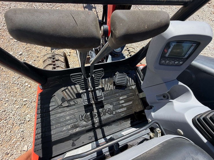 2023-kubota-kx033-4-image-11