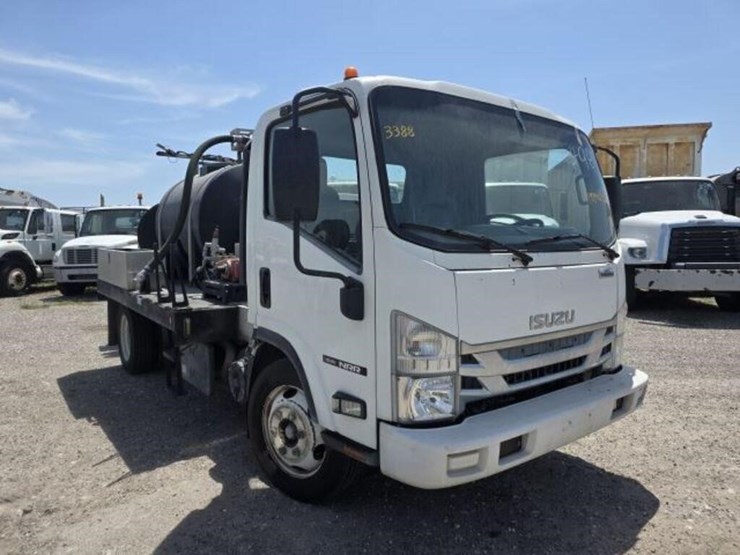 2017-isuzu-jale5w16xh7304208-image-2