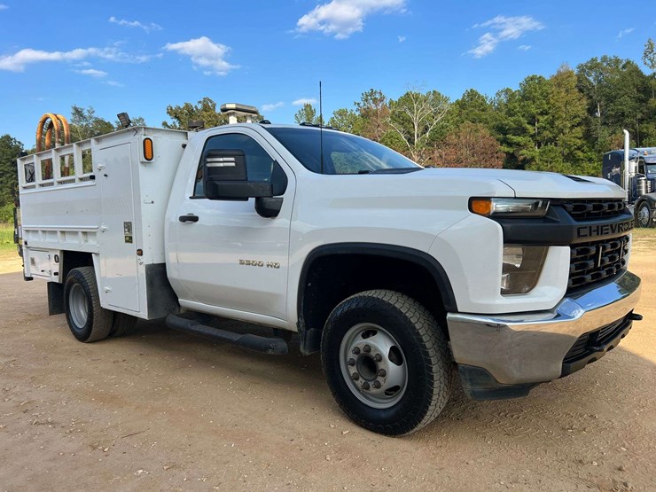 2021-chevrolet-3500hd-image-4