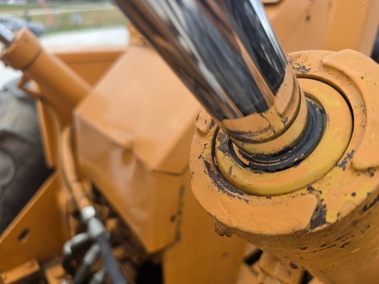 #25323-•-allis-chalmers-708c-fork-lift-image-47