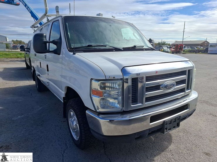 2011-ford-cargo-image-3