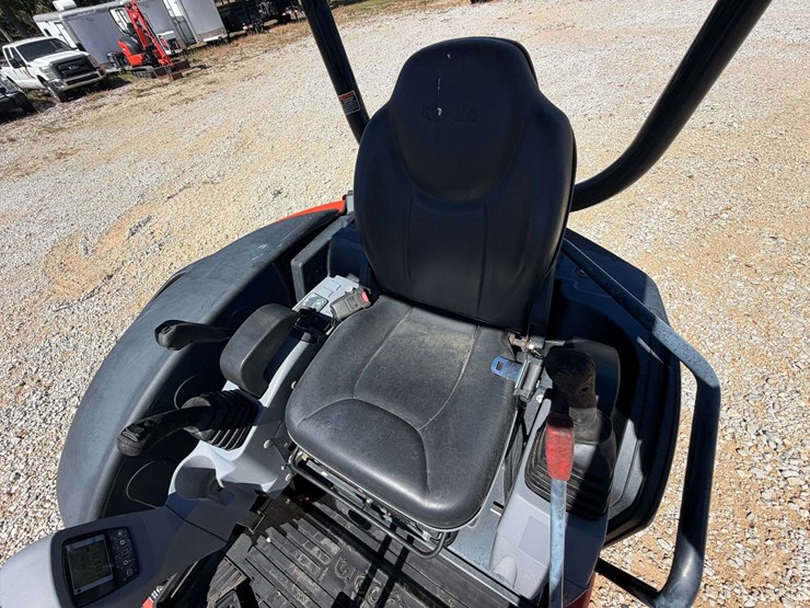 2023-kubota-kx033-4-image-11