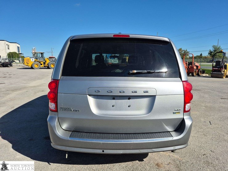 2017-dodge-grand-caravan-sxt-image-6