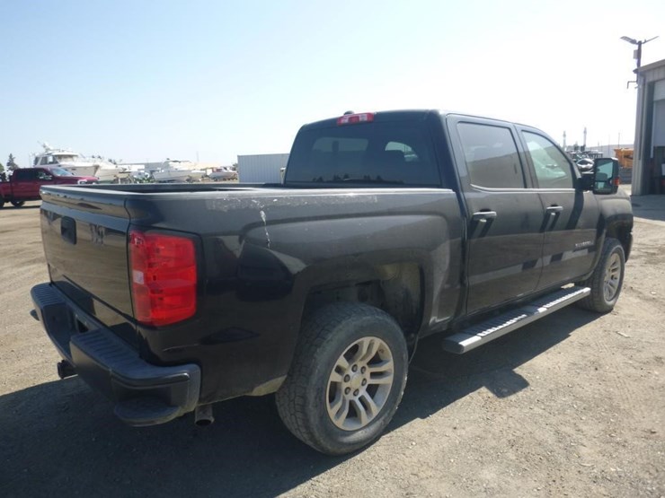 2018-chevrolet-1500-image-3