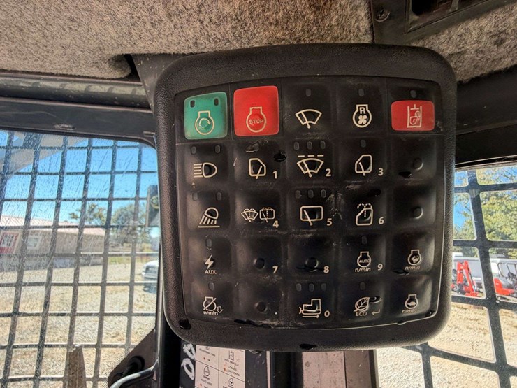 2018-deere-650k-image-46