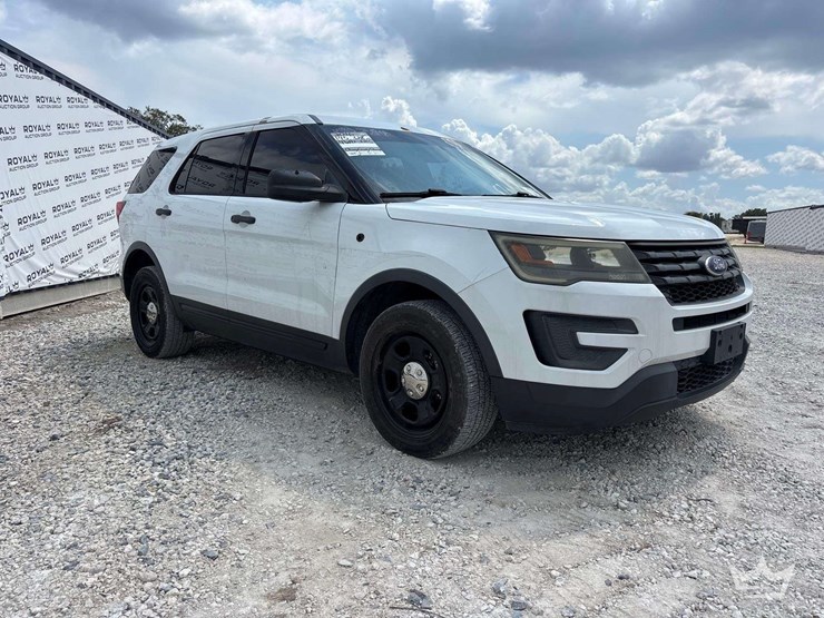 2016-ford-explorer-image-4