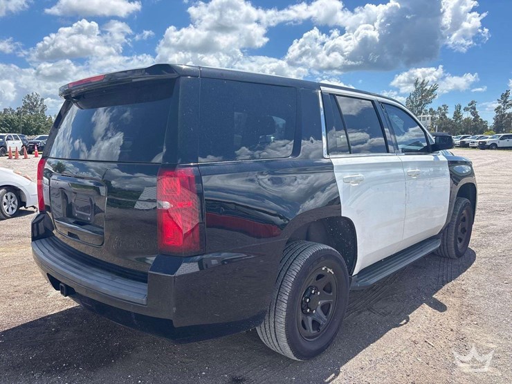 2018-chevrolet-tahoe-image-3