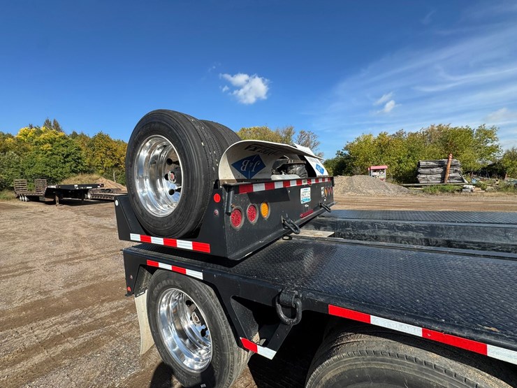 2022-globe-lowboy-image-31