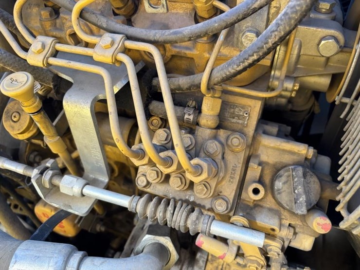 2013-caterpillar-cb22-image-31