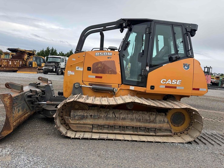 2016-case-850m-wt-image-4