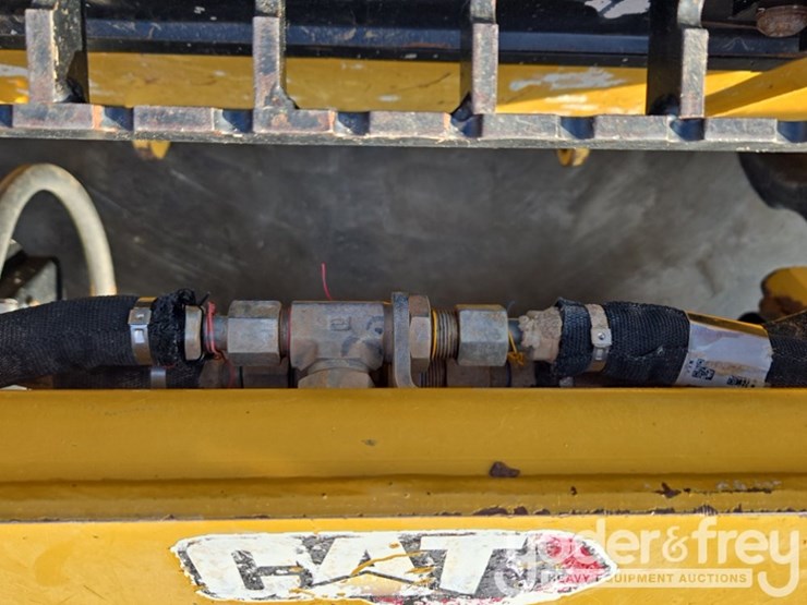 2019-caterpillar-259d3-image-24