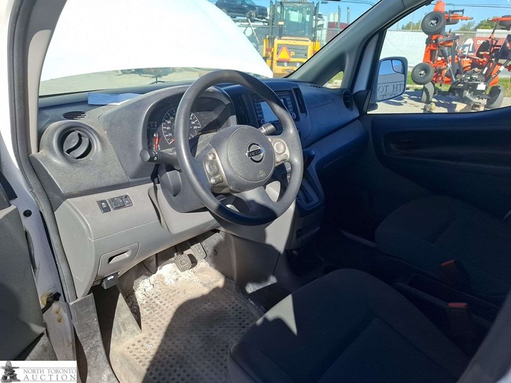 2017-nissan-nv200-image-10