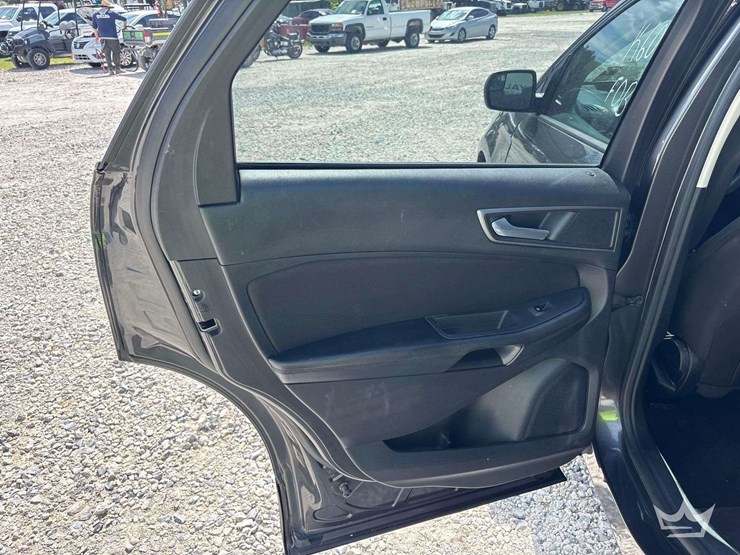 2016-ford-edge-image-17