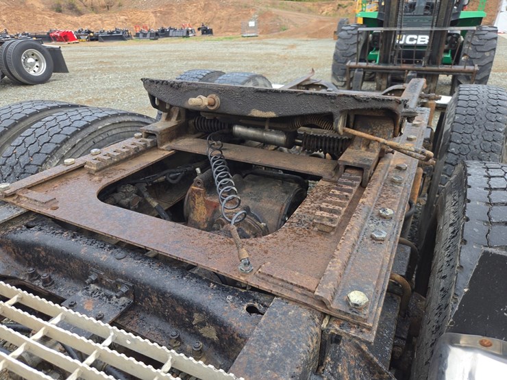 2000-mack-ch613-image-21