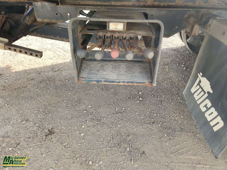 2014-freightliner-m2-106-image-36