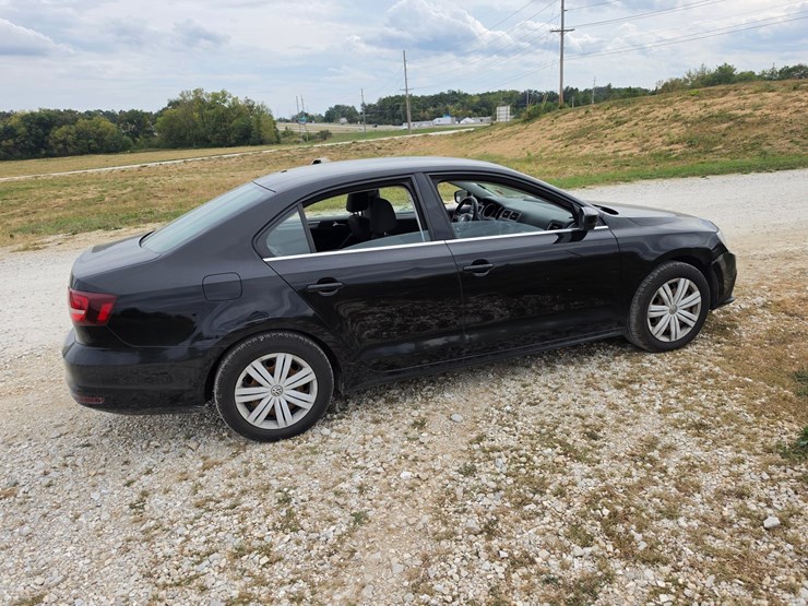 #25322-•-2017-volkswagen-jetta-passenger-car-image-15