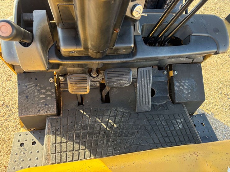 caterpillar-gc25k-image-12