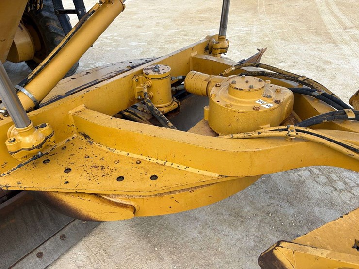 2001-caterpillar-12h-image-25