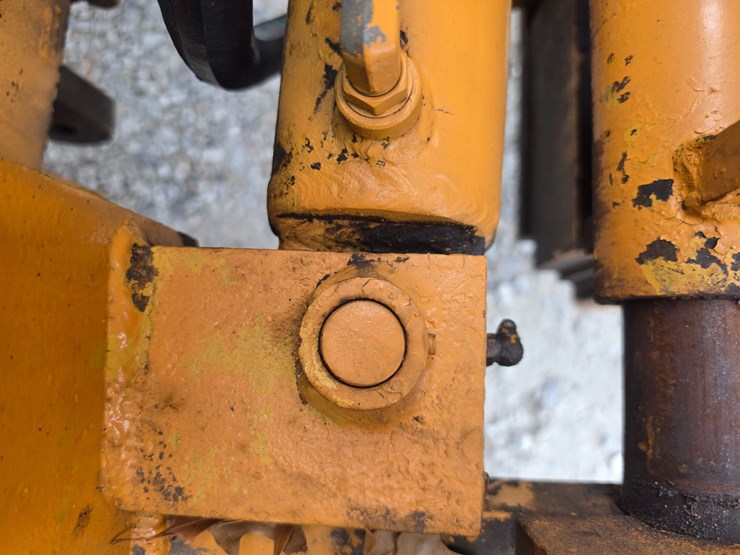 #25323-•-allis-chalmers-708c-fork-lift-image-56