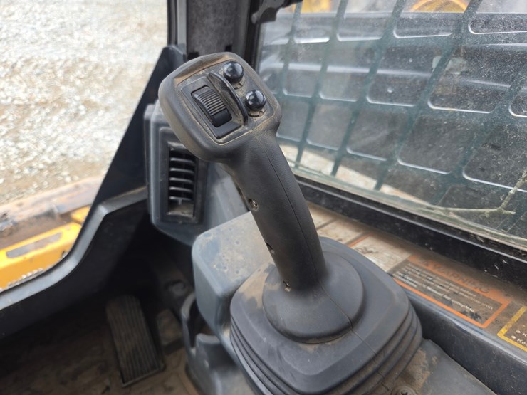 2018-deere-333g-image-41