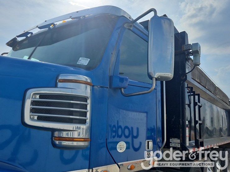2019-freightliner-122sd-image-26