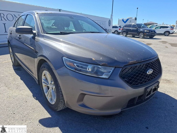 2015-ford-taurus-image-3