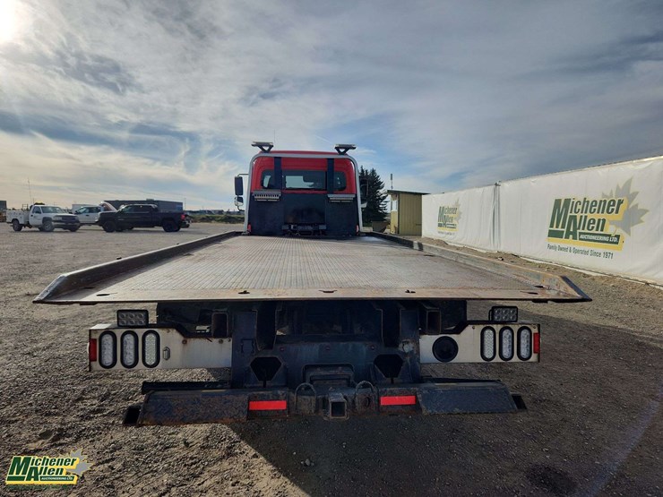 2014-freightliner-m2-106-image-6