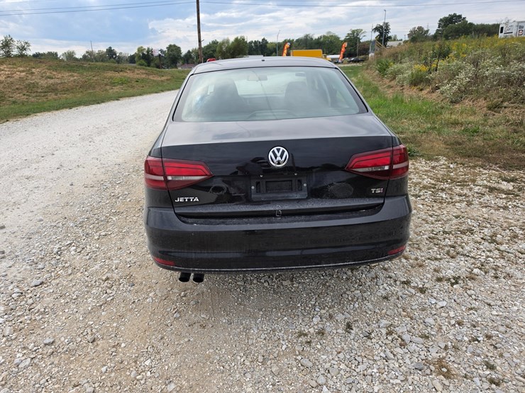 #25322-•-2017-volkswagen-jetta-passenger-car-image-11