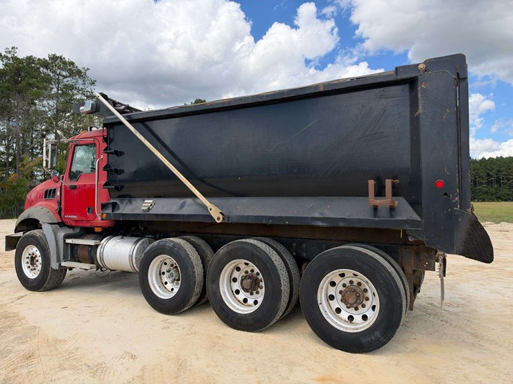 2007-mack-granite-ctp713b-image-3